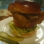 ザ・コーナー ハンバーガー＆サルーン - フィッシュフィレバーガー（付け合せ無し）