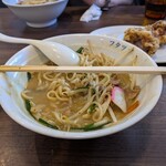 極濃湯麺フタツメ - どんぶりは若干小ぶりな割りばしサイズ