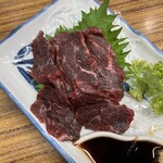 立呑み処 入部酒店 - ニタリ鯨ホホ肉
