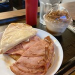 Café da Villa - 料理写真:モルタンデラサンドとケーキ