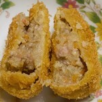 和気精肉店 - コロッケ真っ二つ
