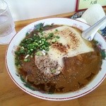 ぎょうざ家 ひろ - 醤油カレーラーメン(700円)　醤油スープにカレールーが浮いています