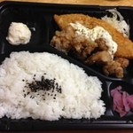 とっぽ家 - 白身フライとからあげ弁当　306円