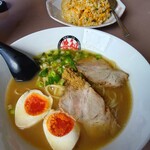 博 - 魚介豚骨ラーメン+炒飯(普通盛変更)。780円+250円+100円。