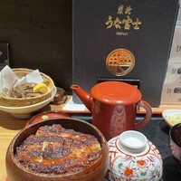炭焼 うな富士 有楽町店 - 出汁と薬味はおかわりできる