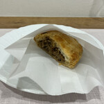 レ・カドゥ・サンセ - 半分ずつ分けて食べたミートパイ