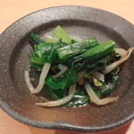 和膳と酒肴 廚 - お通しは小松菜の煮浸し