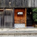 東京亭 - お店のの玄関付近