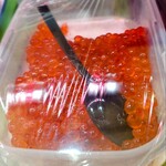 東京亭 - イクラの入ったケース