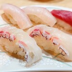 東京亭 - 握り寿司（鯛（皮付き）・中トロ・ワカナ（ブリ））②