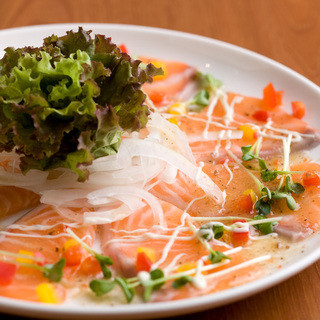 We recommend dishes using seasonal fish such as sashimi, Steak, and steak.