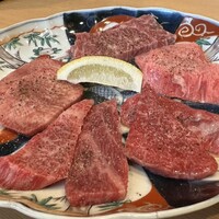 神戸焼肉 金虎 - 