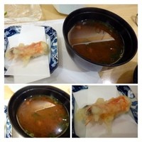 鮨割烹やま中 - 赤だしと先ほどの車海老の頭の天ぷら・・車海老の頭は天ぷらにすることで甘くなります。
                赤だしはいいお味噌を使用されているのか美味しい。中には「なめこ」が入っていました。