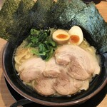 家系ラーメンしゃかりき家　 - 料理写真: