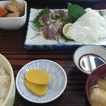 かよちゃん食堂 - 刺身定食　1000円　この日はアジとイカの刺身