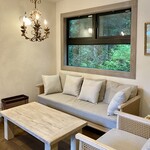 カフェ ラベイユ - ソファ席もあります