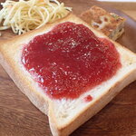 トーコーキッチン - 朝パン 苺ジャムパン スパサラダ キッシュ