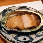 天婦羅 みやしろ - アワビさん。まだ動いてます。