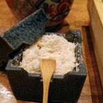 天婦羅 みやしろ - みやしろ特製の塩！めっちゃいい仕事してた！