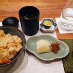 天婦羅 みやしろ - 締めご飯。漬物も味噌汁もいい仕事してました！