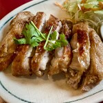 タワン・タイ - ガイ・ヤーン（鶏もも焼き）