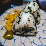 ヨコクラうどん - わかめおむすびと天かすとわさび