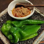 先斗町 - 万願寺唐辛子　豚の旨辛肉味噌