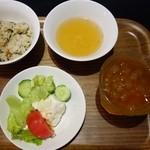 Okinawa cafe - ランチのご飯、サラダ、スープ