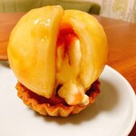 おやつカフェ ホリック - 中にはカスタードクリームとすももジャム