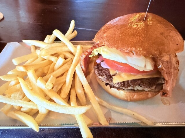 Zamami Burger and Pizza （ザマミ バーガー アンド ピザ） - 座間味村