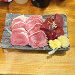 大衆酒場 もつ焼きと肉刺し ぶた横丁 - 