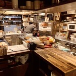 温炊き さんずい - 厨房（オープンキッチン的な）