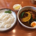 スープカレーのハンジロー - 骨付きチキンと彩野菜のスープカレー