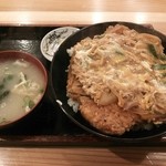 カツ丼８２０円（味噌汁、漬物付き）