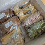 4つのシフォンサンドと4つのシフォンとスコーンの9個入り