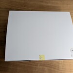 ニコリ - ダンボールを開けるとこのパッケージが現れました