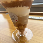 オウ ショウ カフェ - 下はコーンフレークだけどかさ増しな感じはしません。