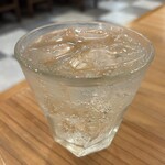 味の六白 - 天使の誘惑 ソーダ割り500円税込、これに限らず焼酎が激安だった。