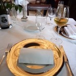 マダム・トキ - エレガントなテーブルセッティング