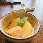 Catman Cafe - 桃のコンポートとバニラアイス