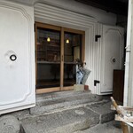 filo - 観音開きの蔵のドア、重厚です