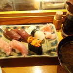 魚がし寿司 - 金目鯛、うに、漬けまぐろ、平貝