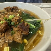 中華街 桂宮 - 牛バラ煮込み麺（1,880円）