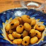 酒と肴 ててて - 醤油の深い塩分と炙った豆の香ばしさ！酒の肴にぴったり炒り醤油豆