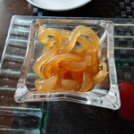 ホテルオークラレストラン名古屋 中国料理 桃花林 - ◯クラゲの冷菜
クラゲは細長くスライスされていて

醤油感と出汁の円味ある旨味感ある味わいで

胡麻油の心地良い香りと味わいで
コリコリとした食感が面白く美味しい♪