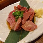 炉端焼き燻銀 - 鶏のレバ刺し