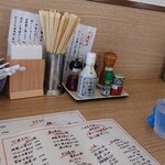 中華そば たびと - こちらのカウンター席に着席しました。