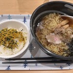 ザ・セレクトン - 料理写真:夜鳴きラーメンとふりかけご飯