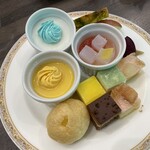 ビュッフェ&ダイニング ルミエール - デザートはほとんど既製品。ゼリー系は作ってるっぽいけどあまり美味しくなかった。フルーツはいろいろあるは良かった。