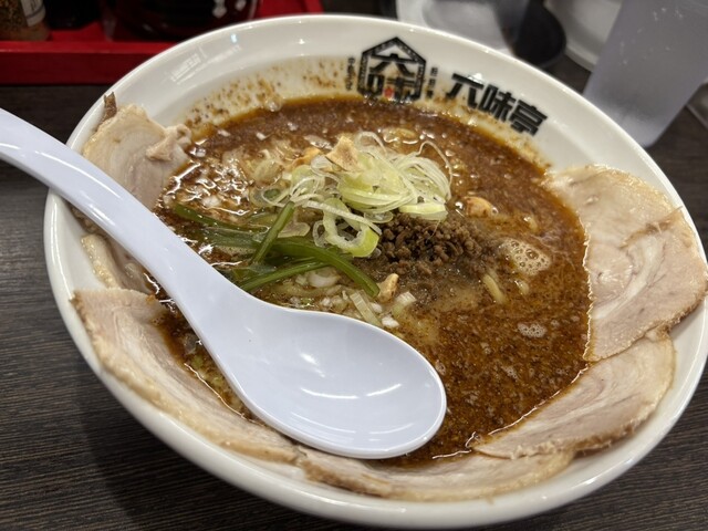 柴中はるみ 殿！ごめんあそばせ by ☆sasamomo☆ : 博多あご出汁中華そば 六味亭 (ロクミテイ